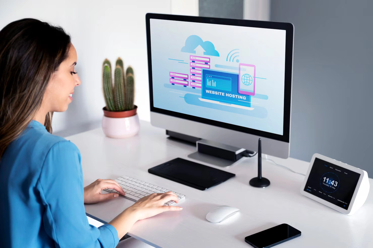 Staged cloud migration of websites and data with no downtime